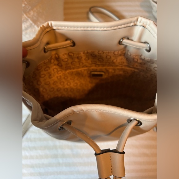 NEW WITH TAG | Guess Abbott Drawstring Closure Bucket Bag / Backpack - Picture 10 of 11